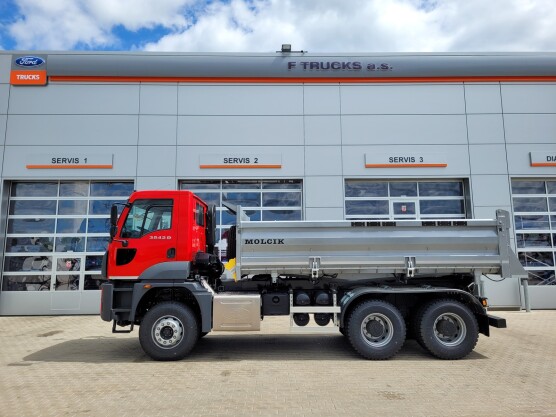 FORD TRUCKS 3542 s nástavbou MOLČÍK