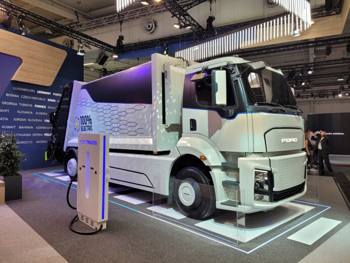 Ford Trucks představil svůj první zcela nový 100% elektrický nákladní automobil na veletrhu IAA Transportation 2022 v německém Hannoveru. 